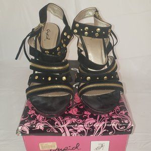 Qupid - Allie94 Black w/Gold Studs & zippers Sz 9